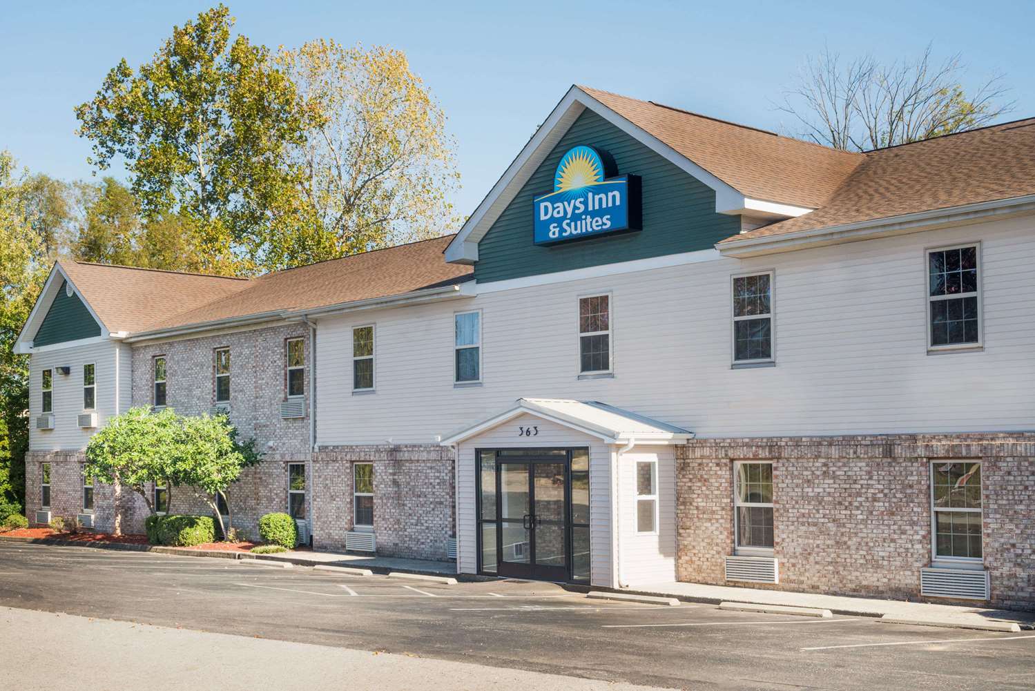 Days Inn & Suites by Wyndham Sellersburg 2/32