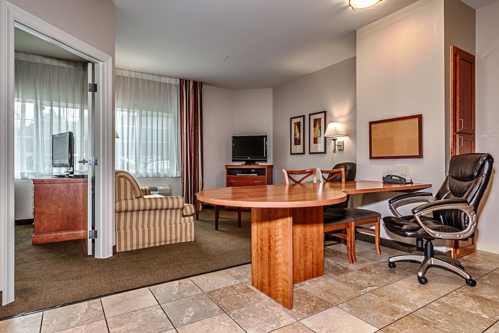 Candlewood Suites Oak Harbor 38/47