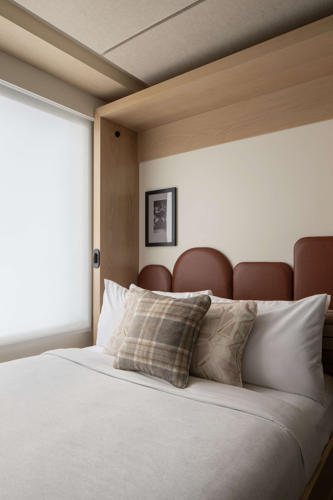 ROOM, MURPHY BED, QUEEN BED, CITY VIEW