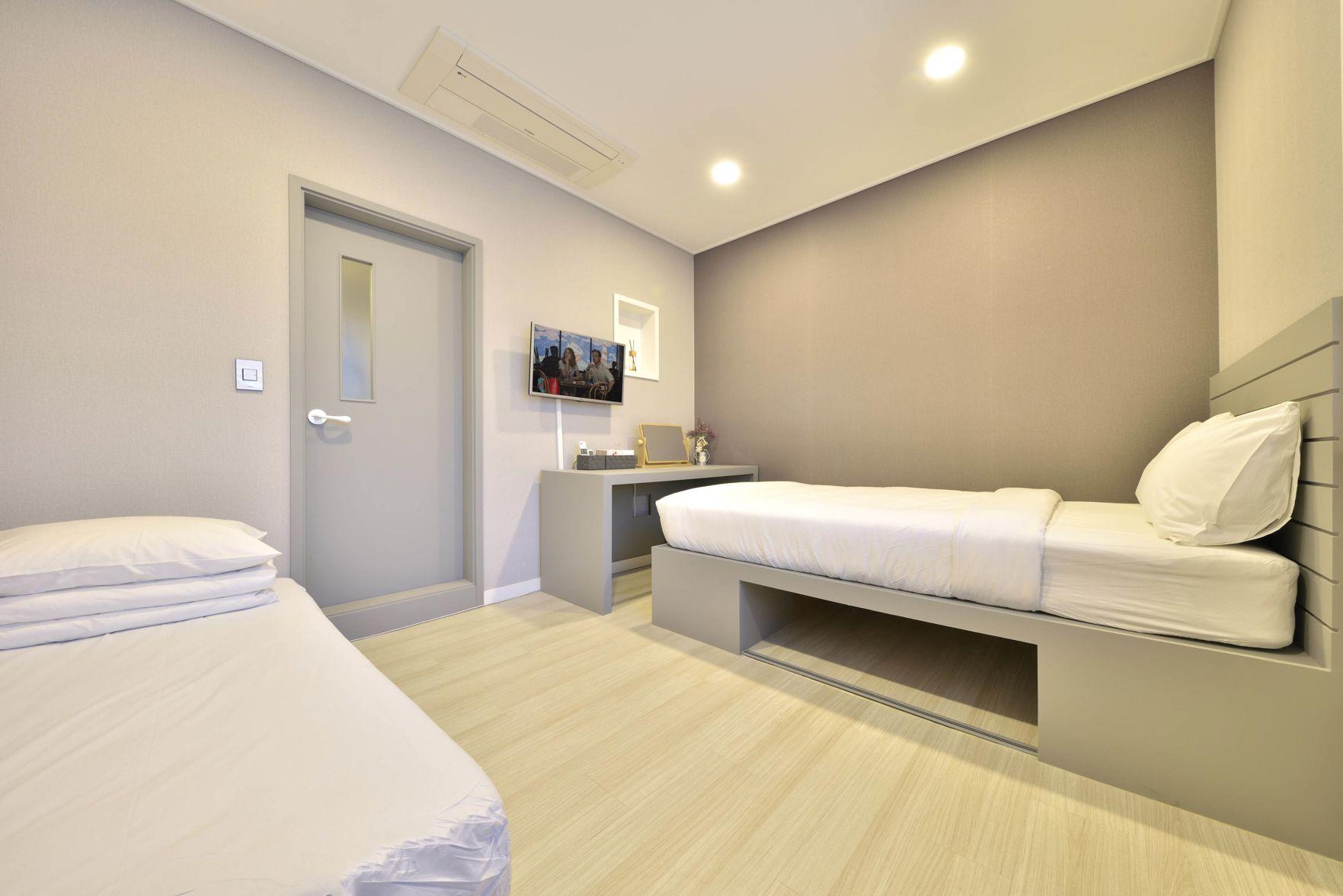 1 Bedroom, Deluxe, Triple, City View, Courtyard Area