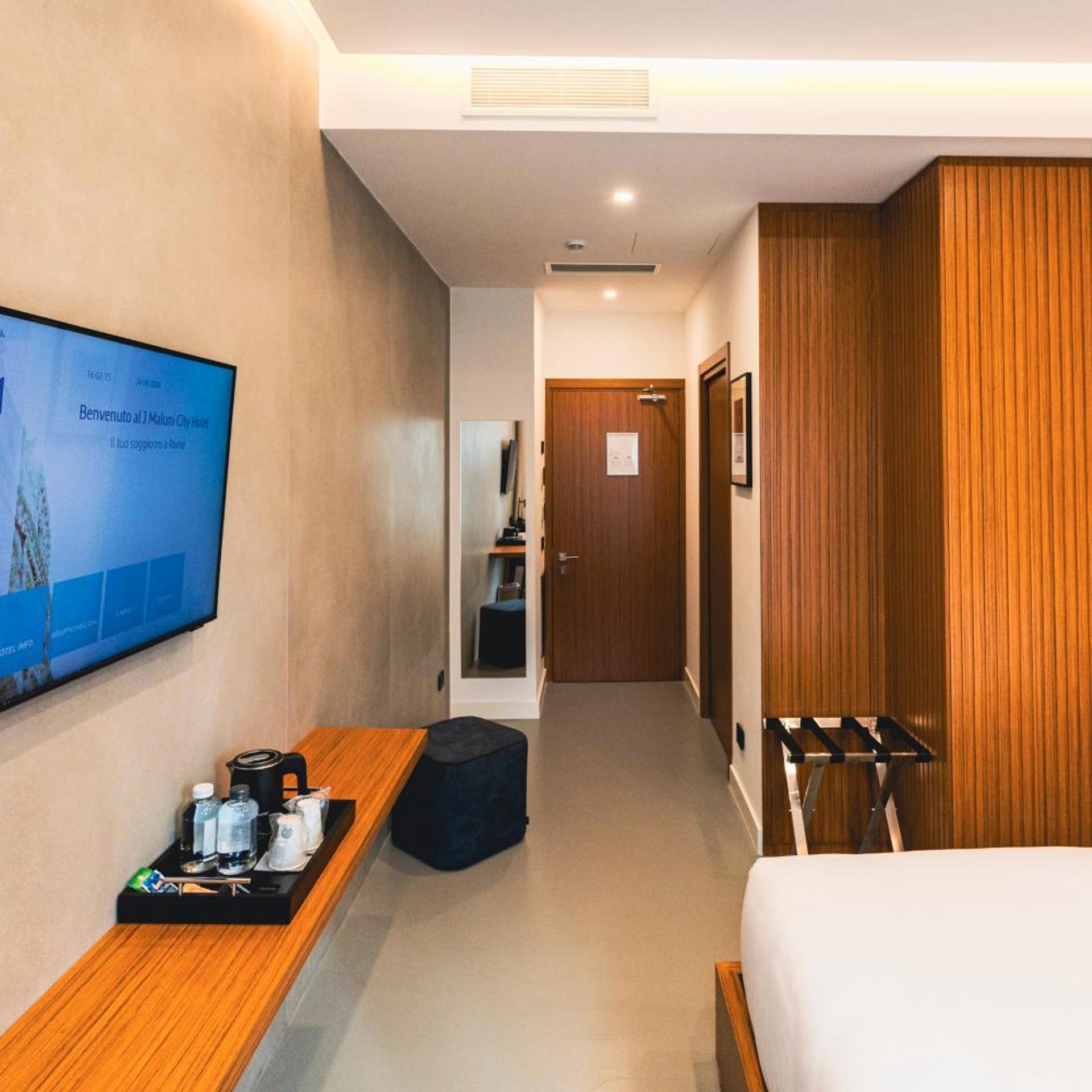 J Maluni City Hotel 41/49