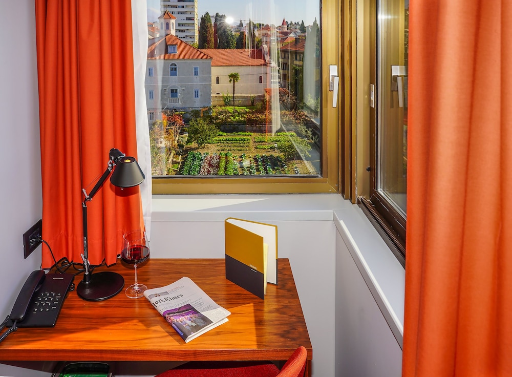 Horizon Luxury Suites 35/50