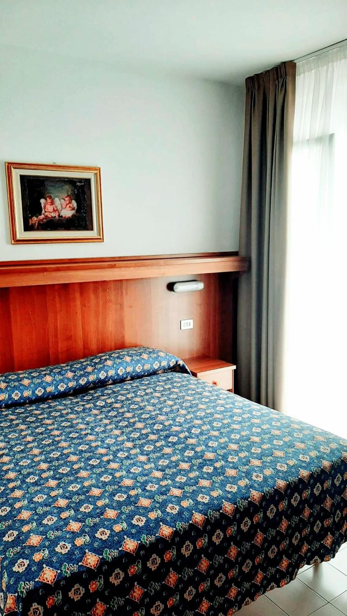 Room, Single, Double or Twin Bed