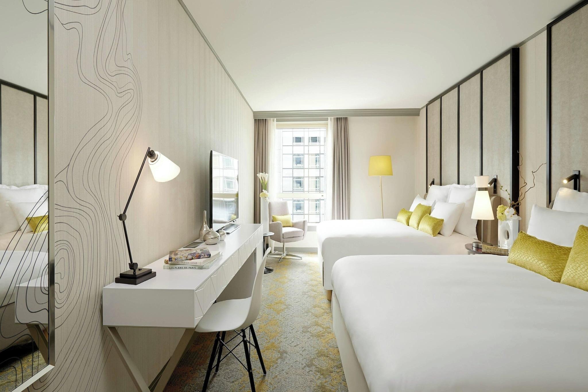 Room at RENAISSANCE PARIS LA DEFENSE HOTEL, PARIS