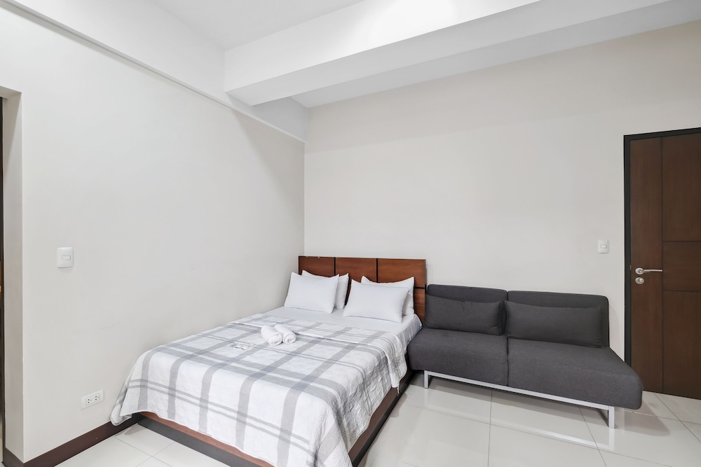 Tess and Tessha Condotel near T3 Airport 27/62