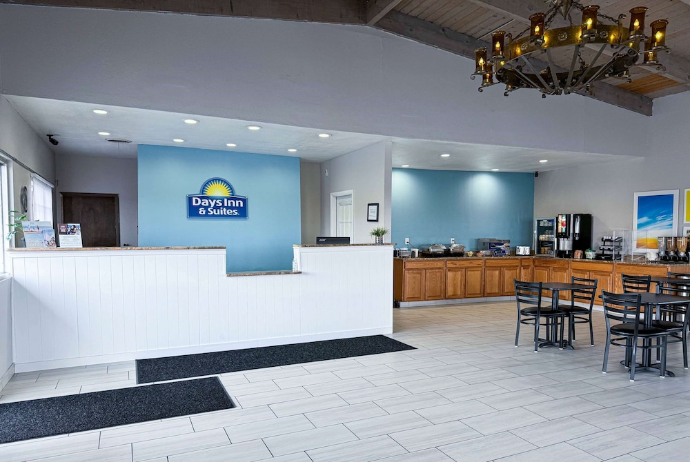 Days Inn & Suites by Wyndham Santa Rosa 5/30
