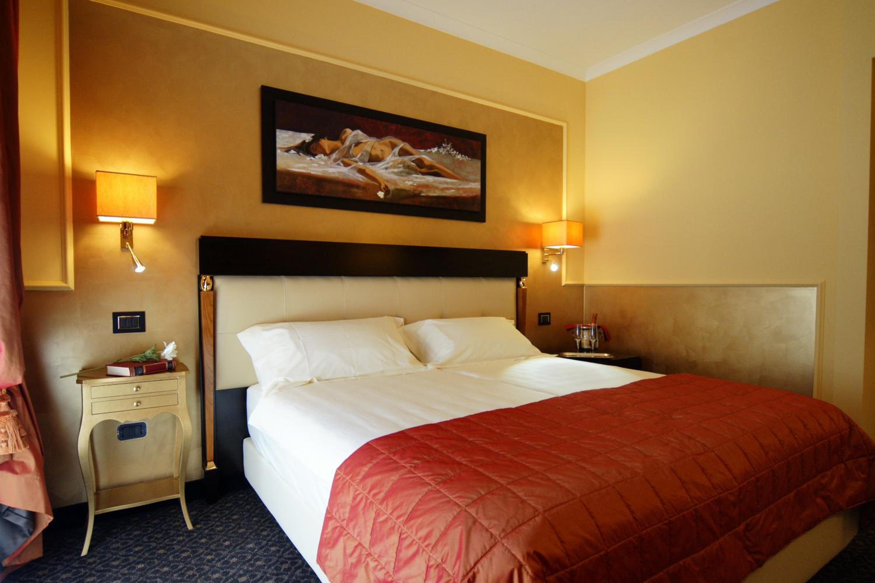Bram Hotel 25/50