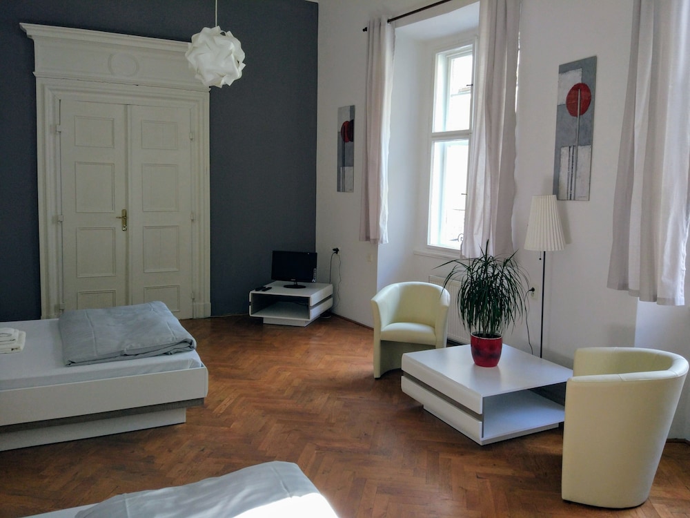 Apartments Tynska 7 28/50