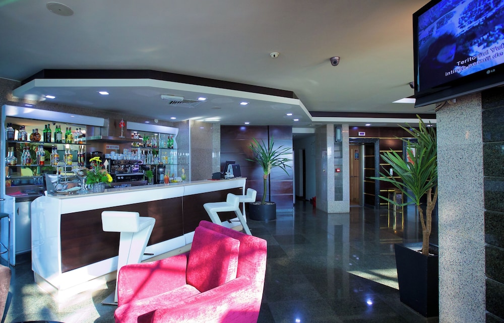 Hotel Delta 4 8/44