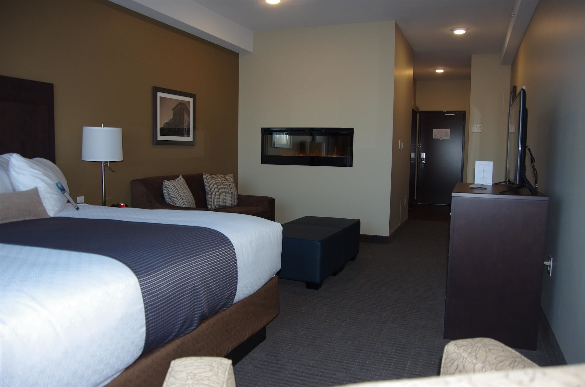 Suite, King Bed, Jetted Tub