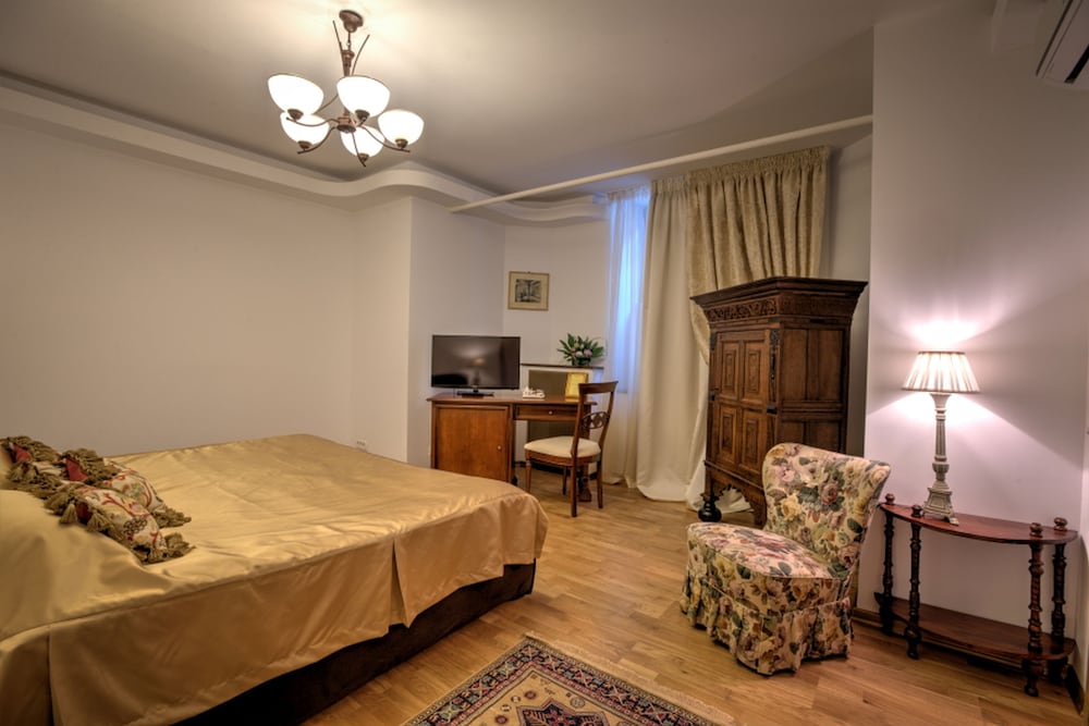 Grand Boutique Hotel 62/77