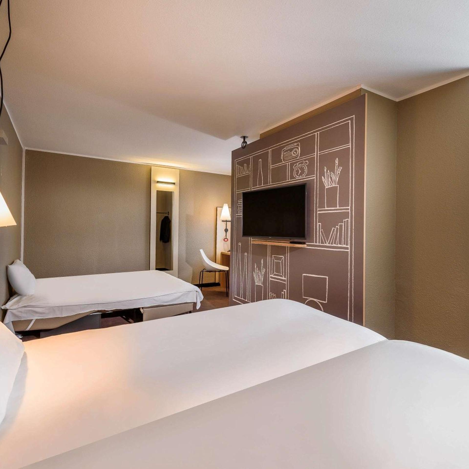 Superior, 1 Double and 1 Single Bed, Courtyard Side View