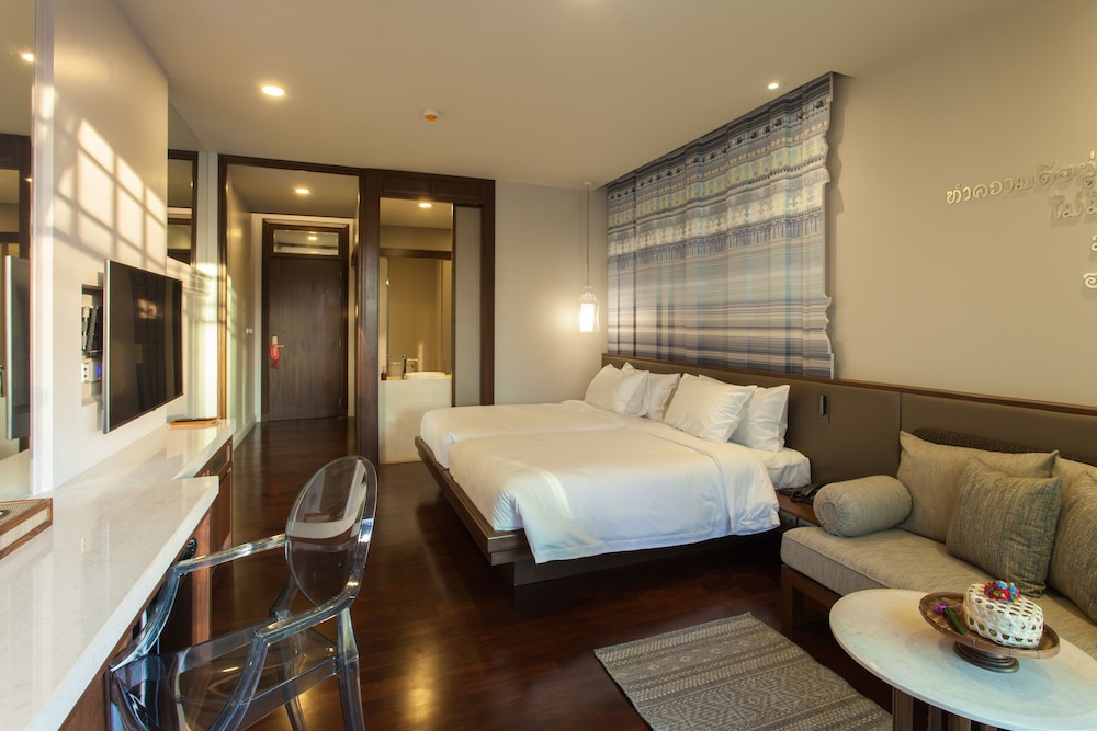 LUXURY, KING BED
