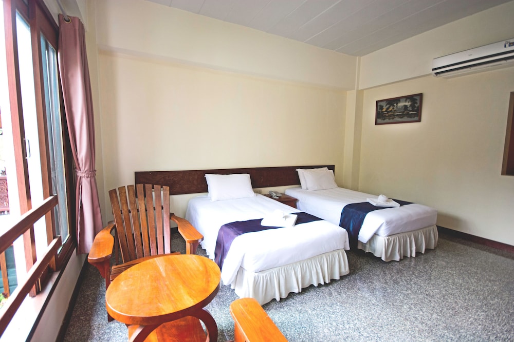 Standard, Twin Beds