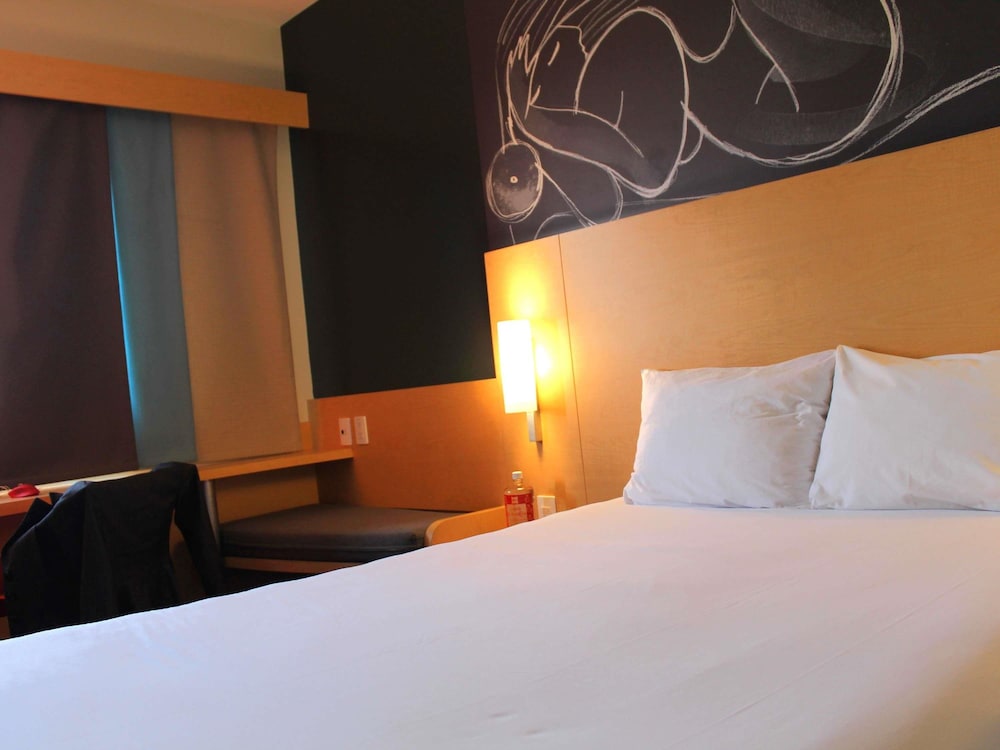 ibis Culiacan 17/50