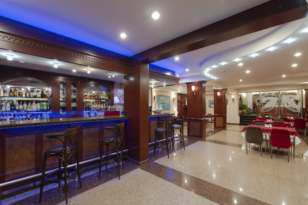 Numa Port Hotel 7/73