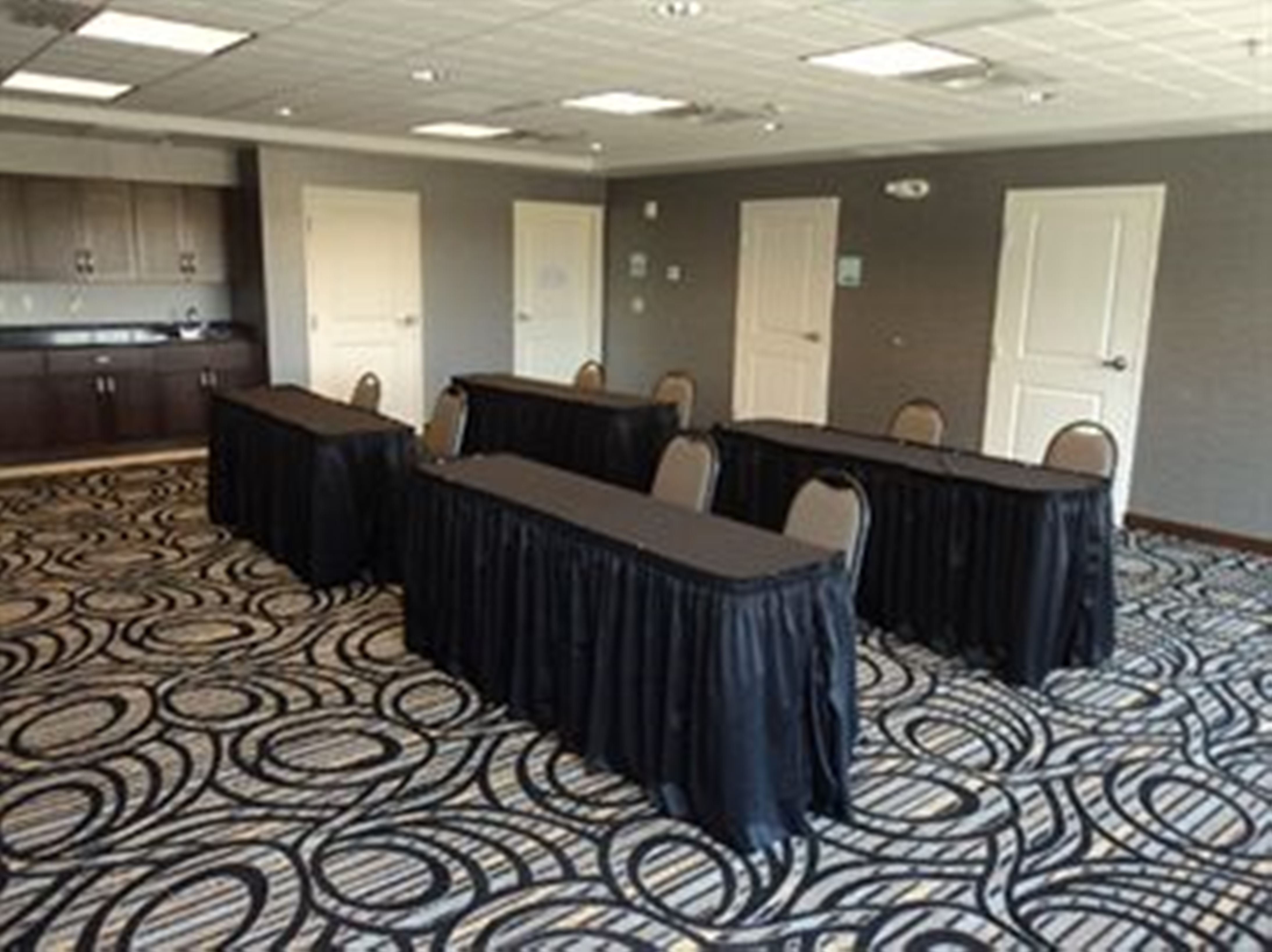 Holiday Inn Express Hotel And Suites Greenfield 12/65