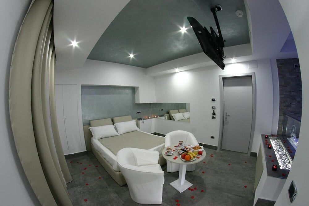 Hotel Luxor 12/28