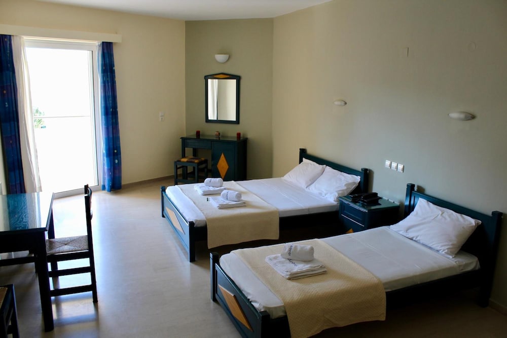 Adonis Hotel 30/57