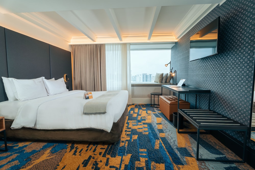 STANDARD, QUEEN BED