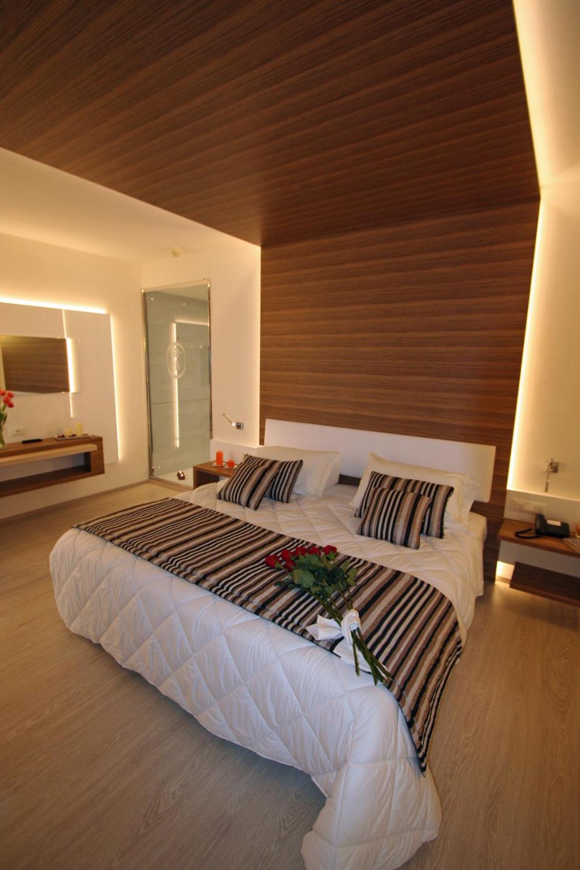 Executive, King Bed
