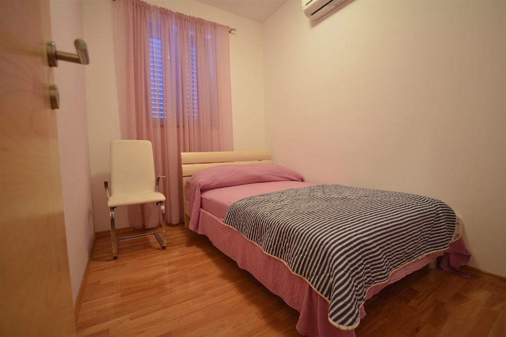 Villa Avantgarde 14/50