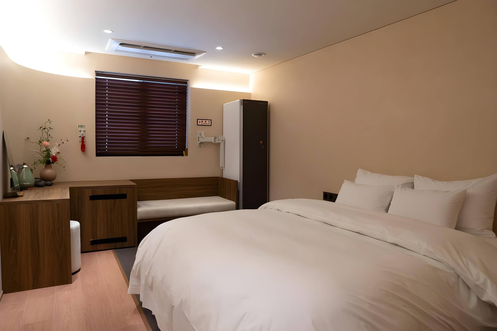 Deluxe, King Bed, No Parking