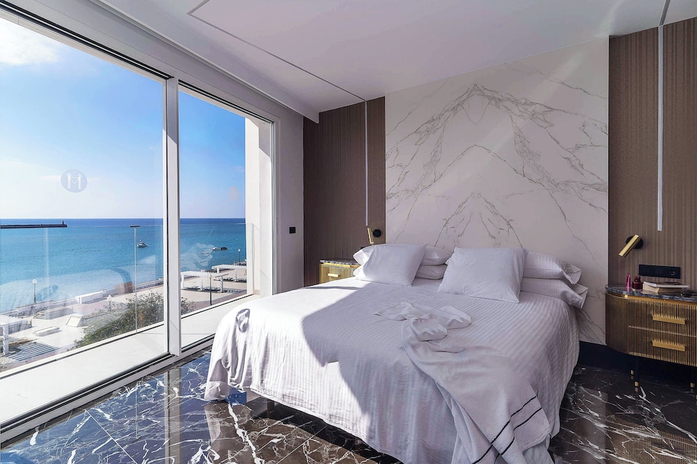 Blue Marina Suites 12/43