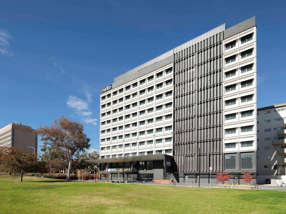 Mantra MacArthur Hotel 72/75