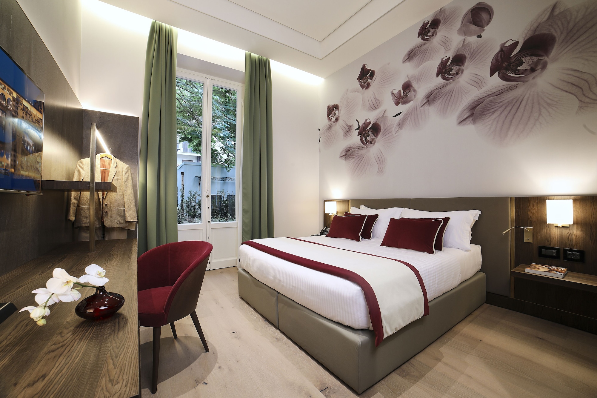 DELUXE, DOUBLE OR TWIN BED
