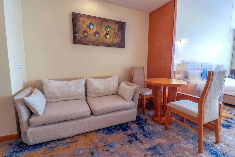 Golden Tulip Westlands Nairobi 54/75