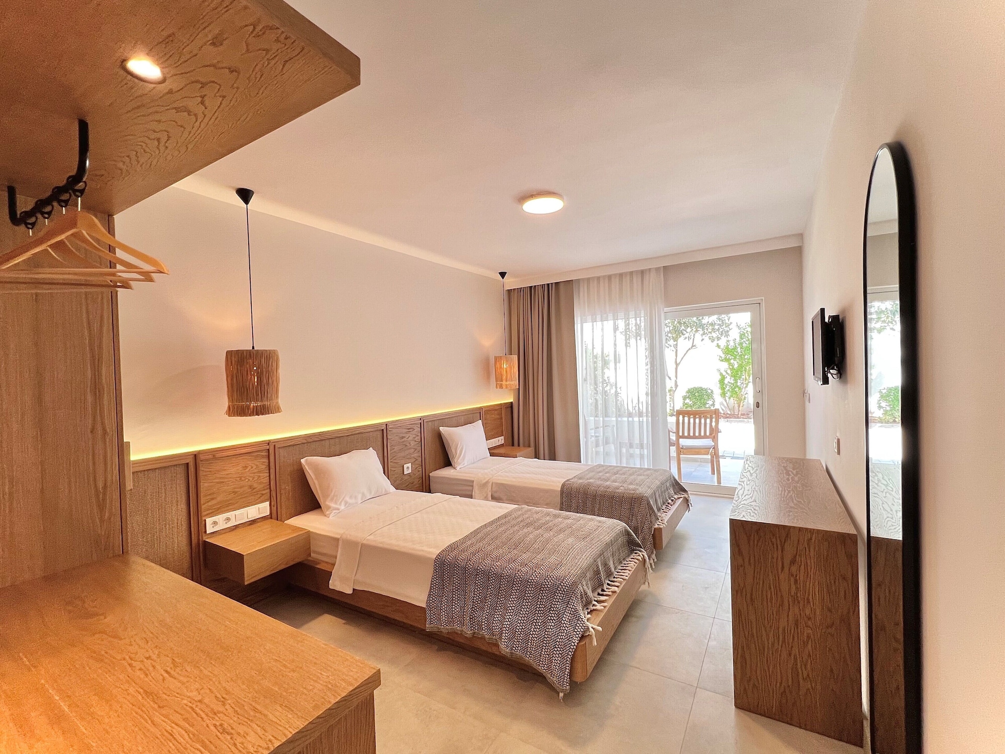 SUPERIOR, TWIN BEDS