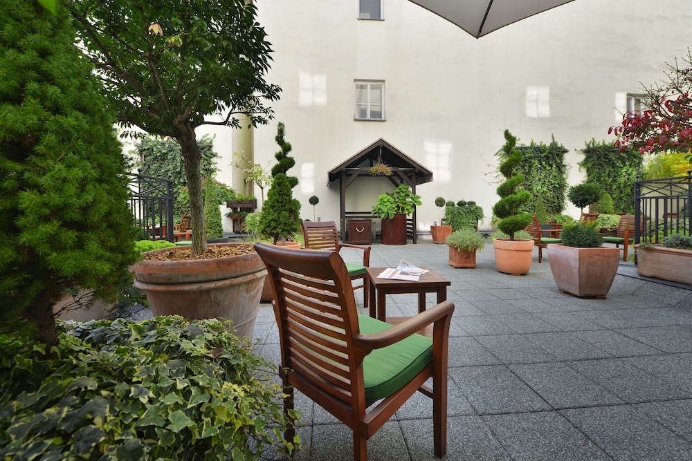 Marrol S Hotel 36/46