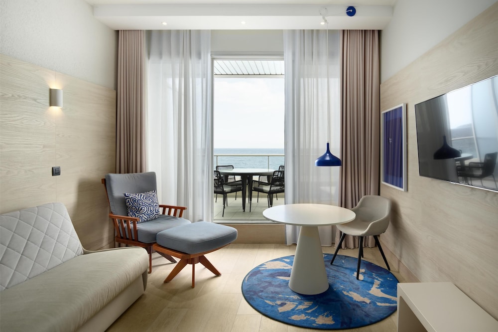 RADISSON BLU NICE 58/75