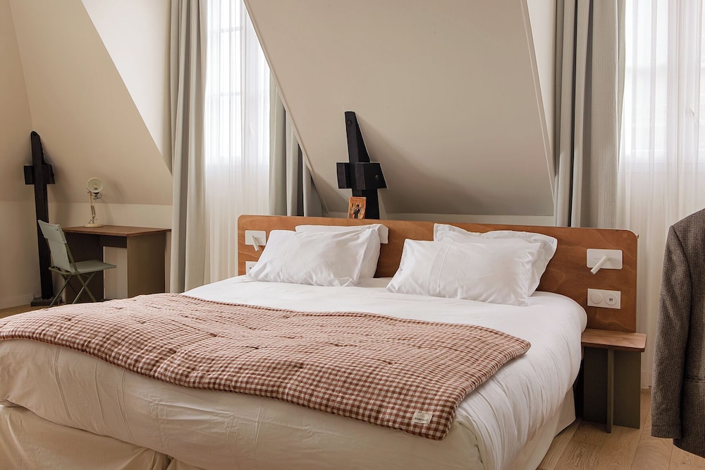 Superior, Queen Bed