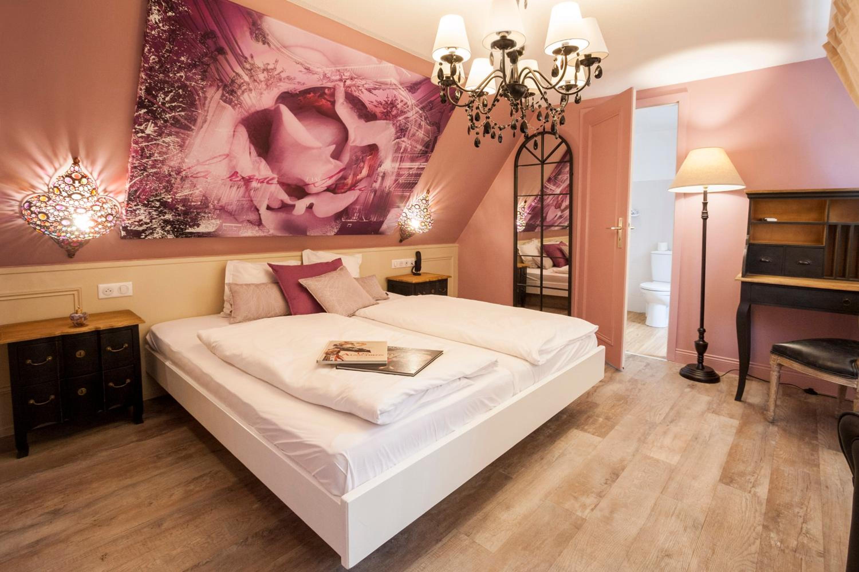 Room, Twin Beds, Hotel Roses Ex Hotel Aux Trois Roses 2/10
