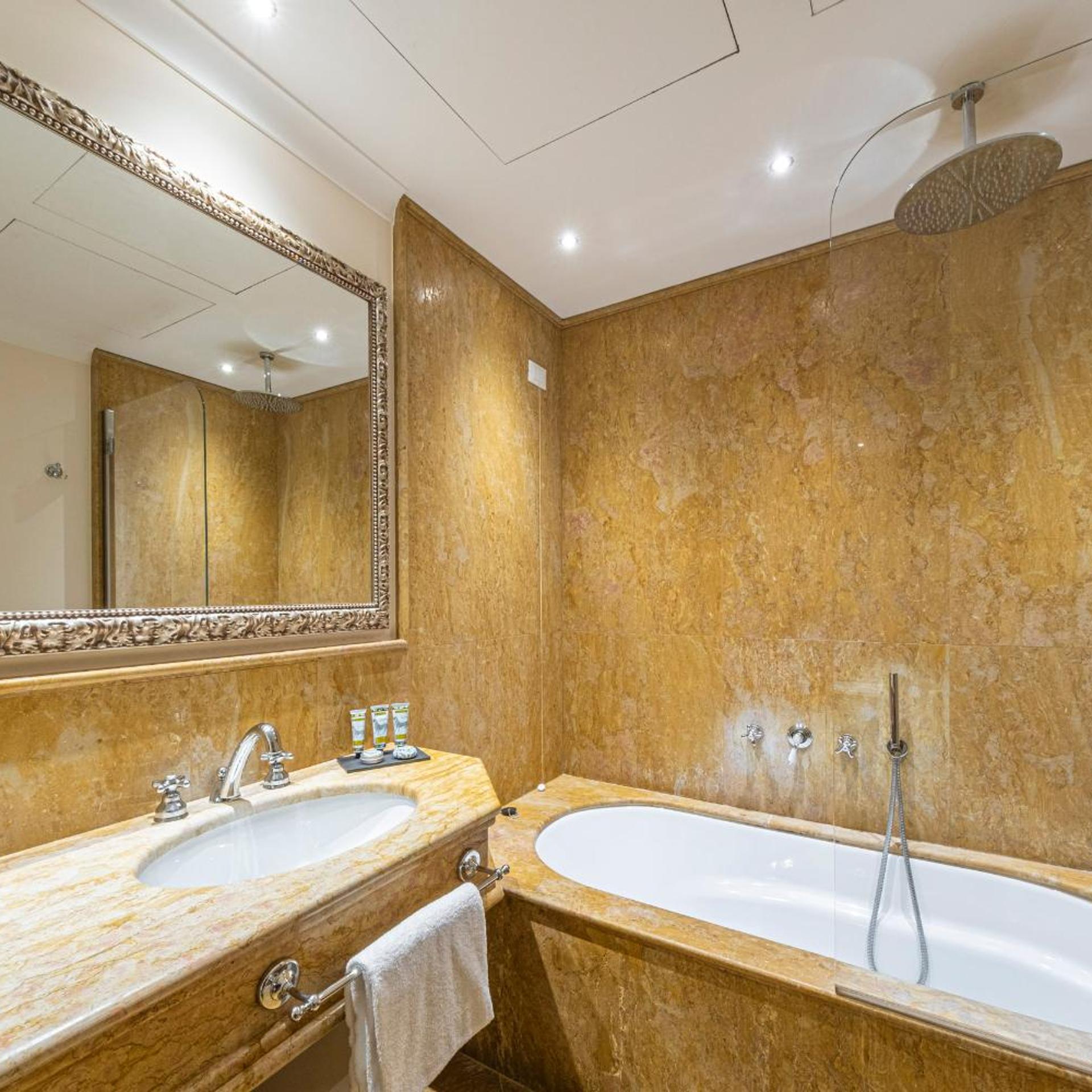 جناح، Hotel Villa Barbarich 6/6
