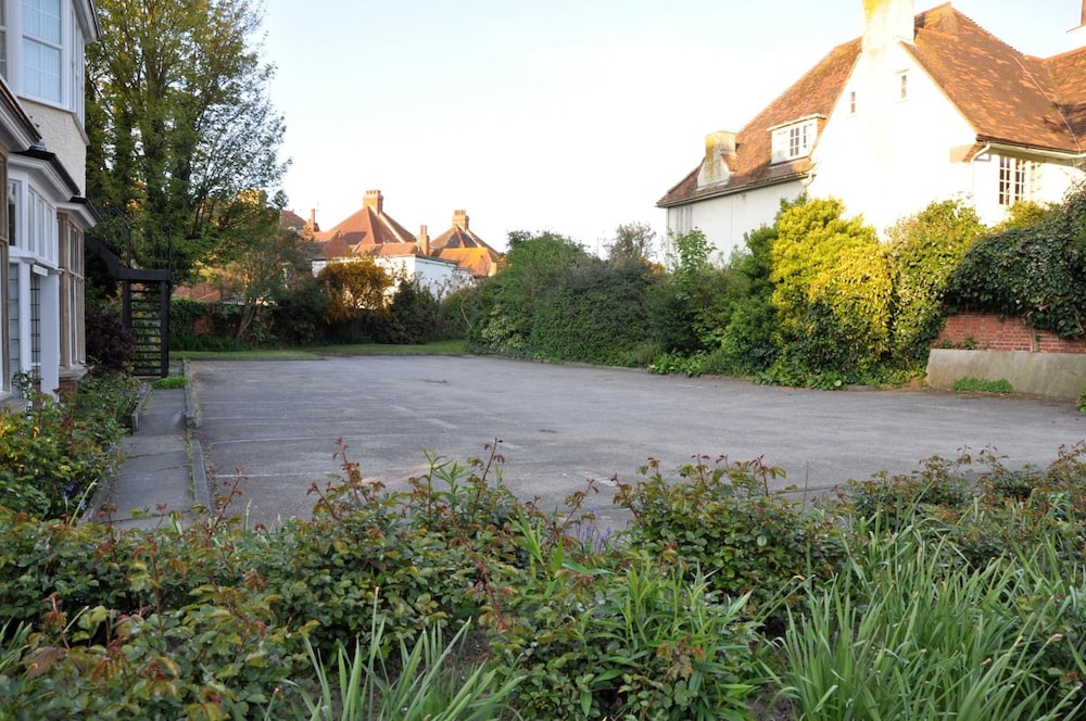 Chandos Guest House 25/32