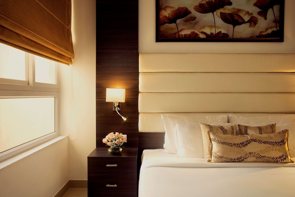 GOLDEN TULIP BHIWADI 16/33