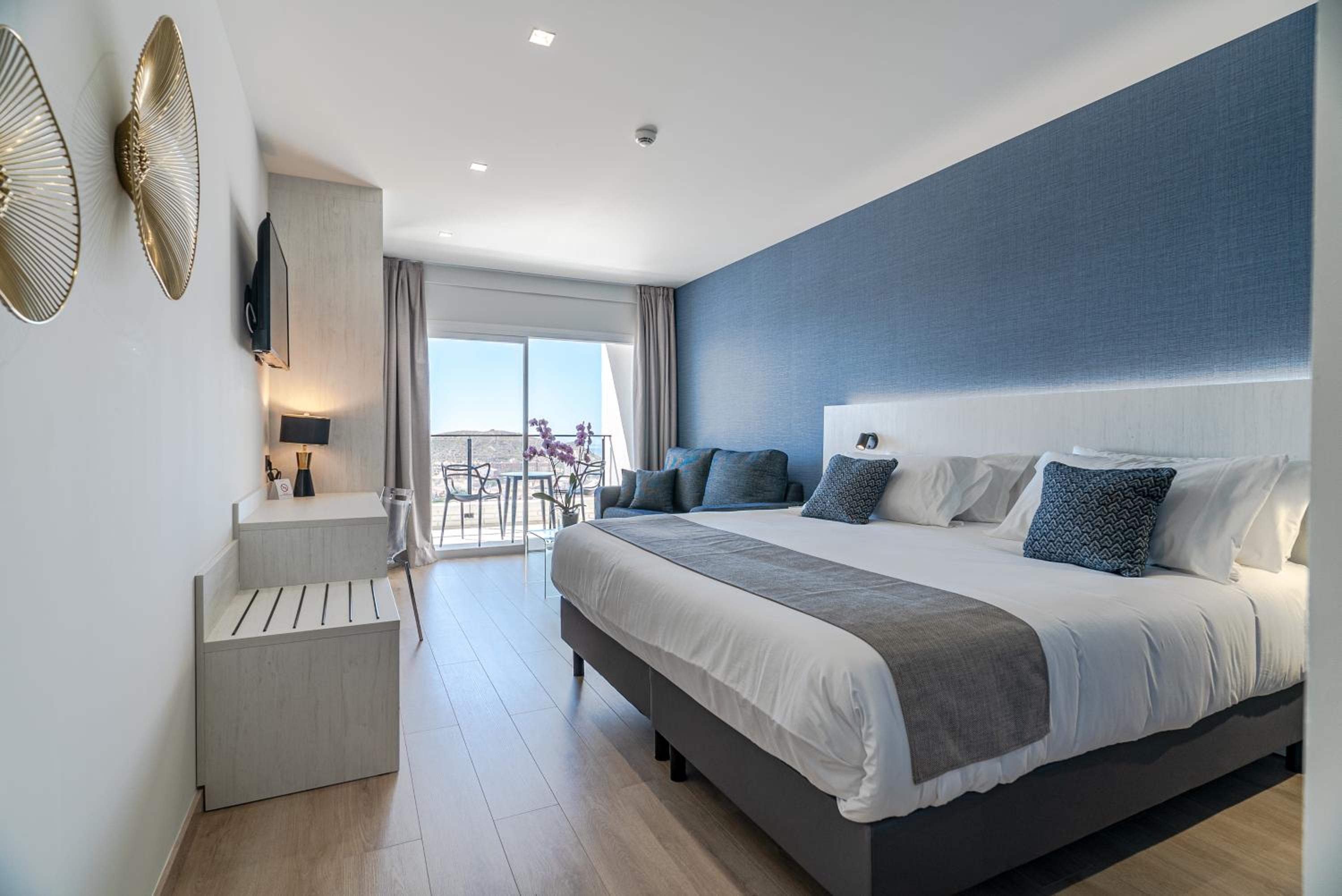 Deluxe, Family, Queen Bed, Sea View, Sofa