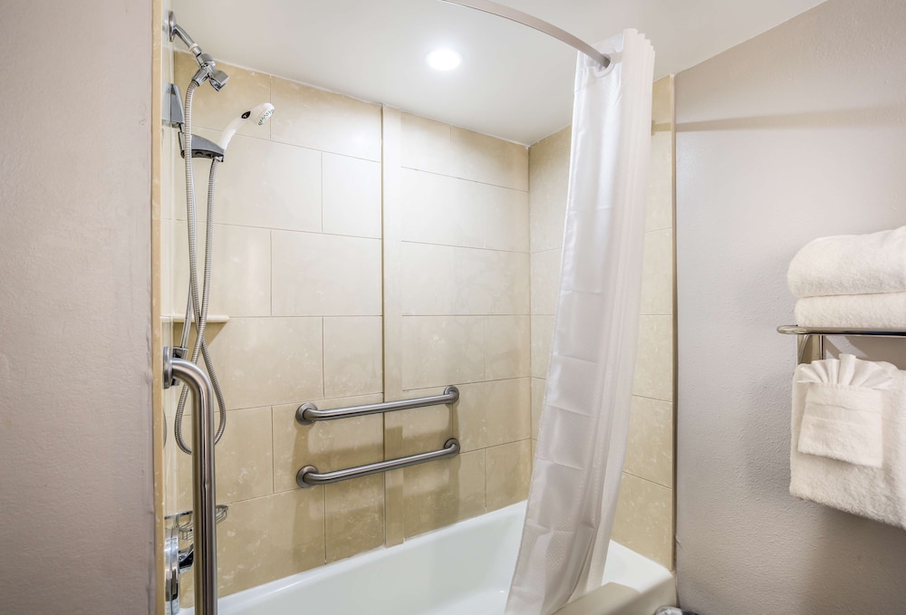 Country Inn & Suites by Radisson, Virginia Beach (Oceanfront) 14/35