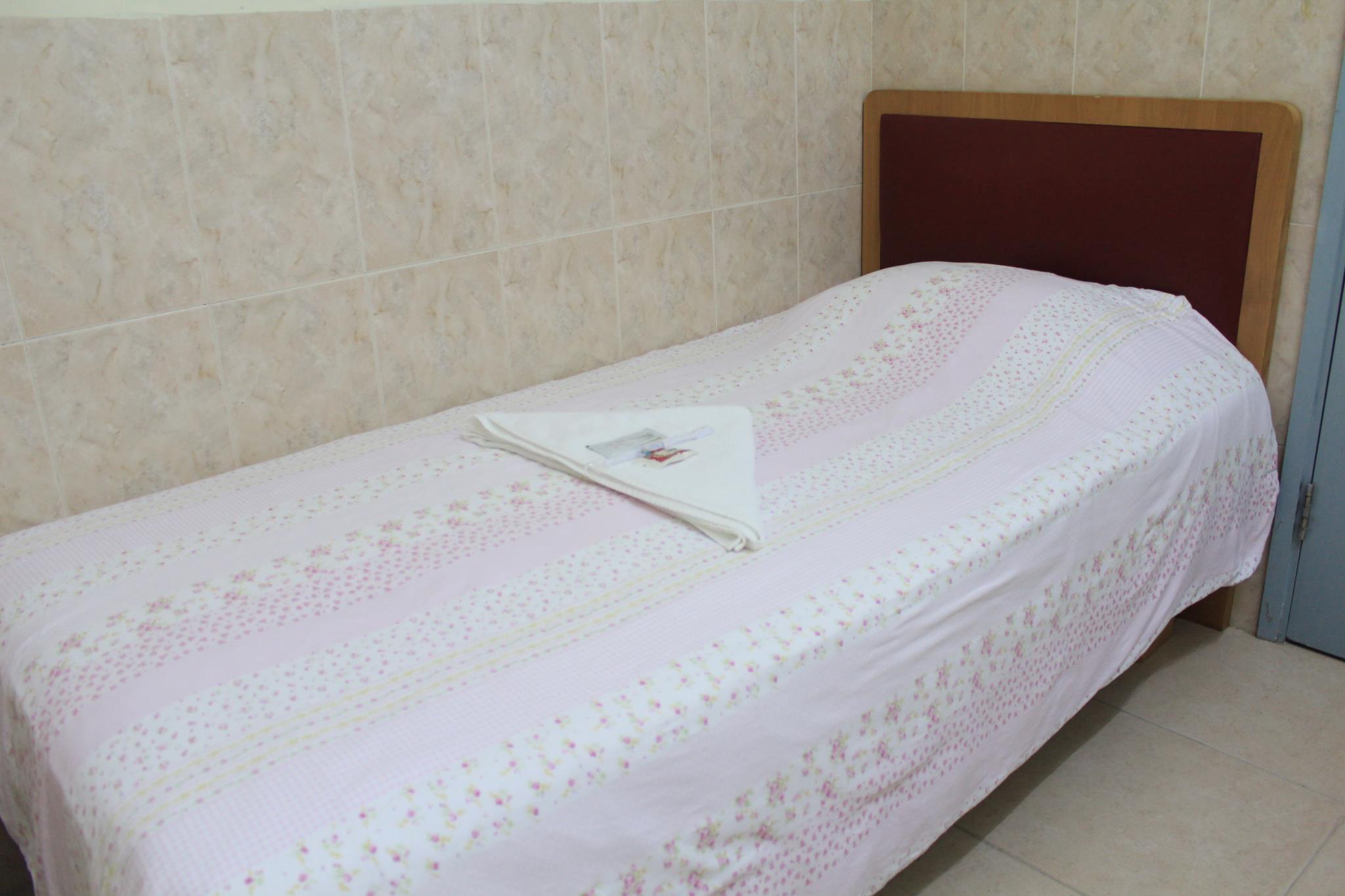 Room, Single, Shared Bathroom, No Window
