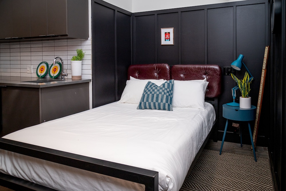 The Chicago Hotel Collection River North 14/60
