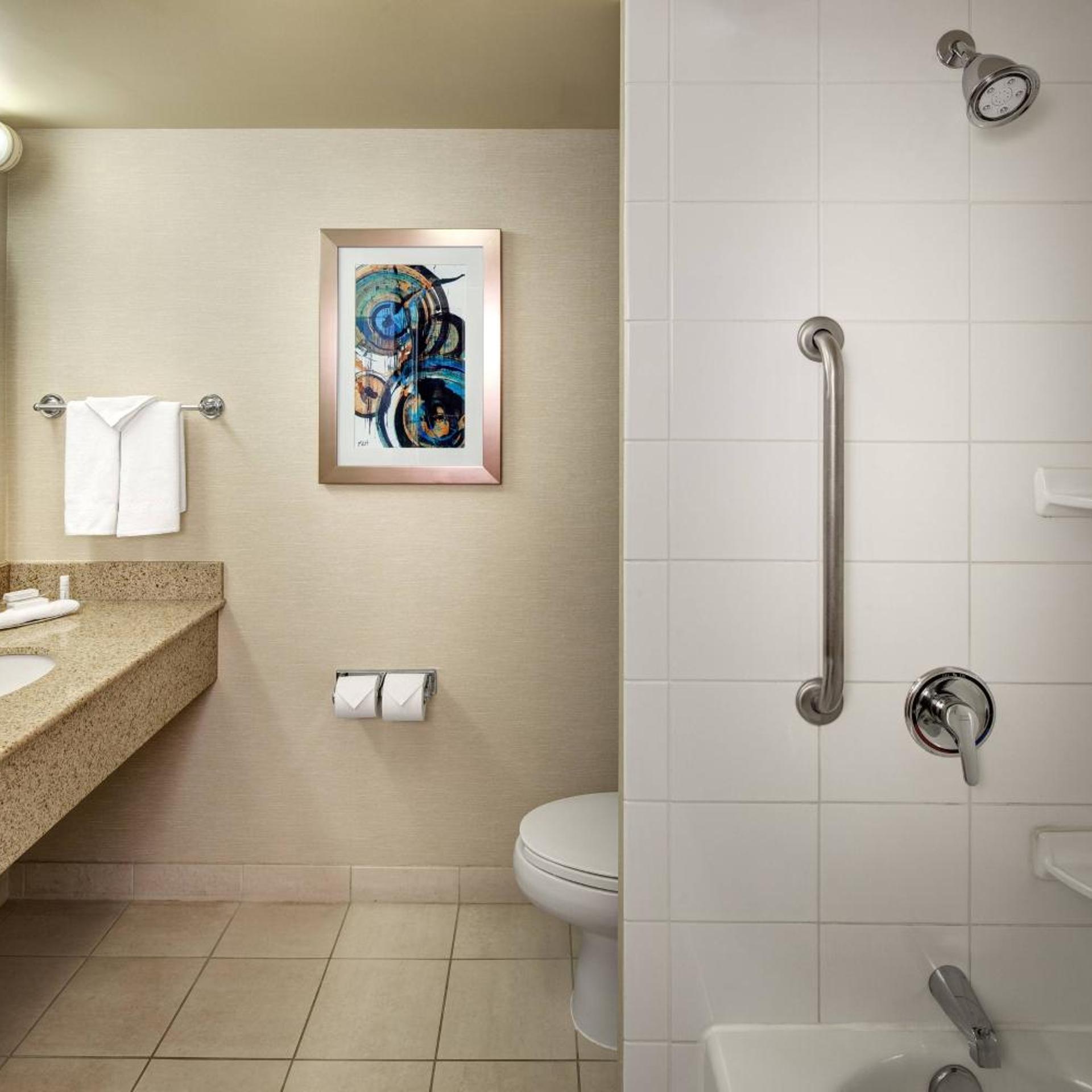 غرفة بسرير كينج وسريرين كوين، Fairfield Inn And Suites By Marriott Toronto Brampton 4/4