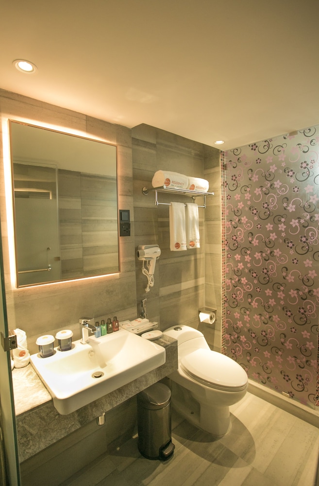 Hotel Omni Residency 48/51