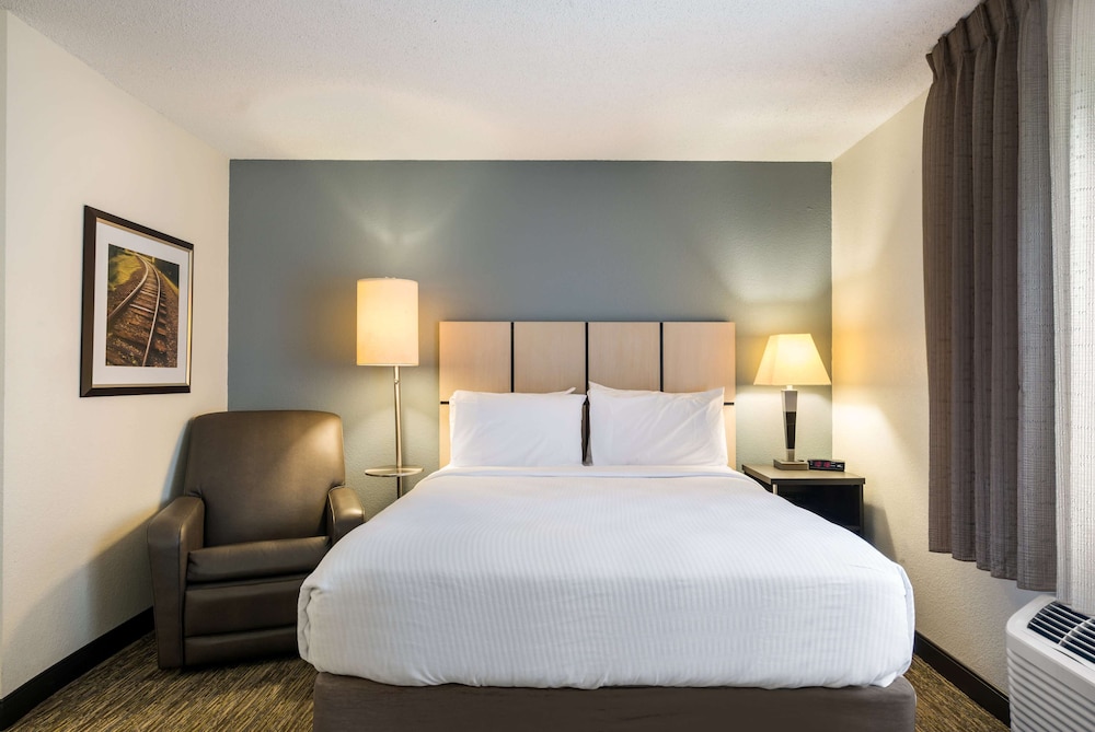 Sonesta Simply Suites Hampton 11/47