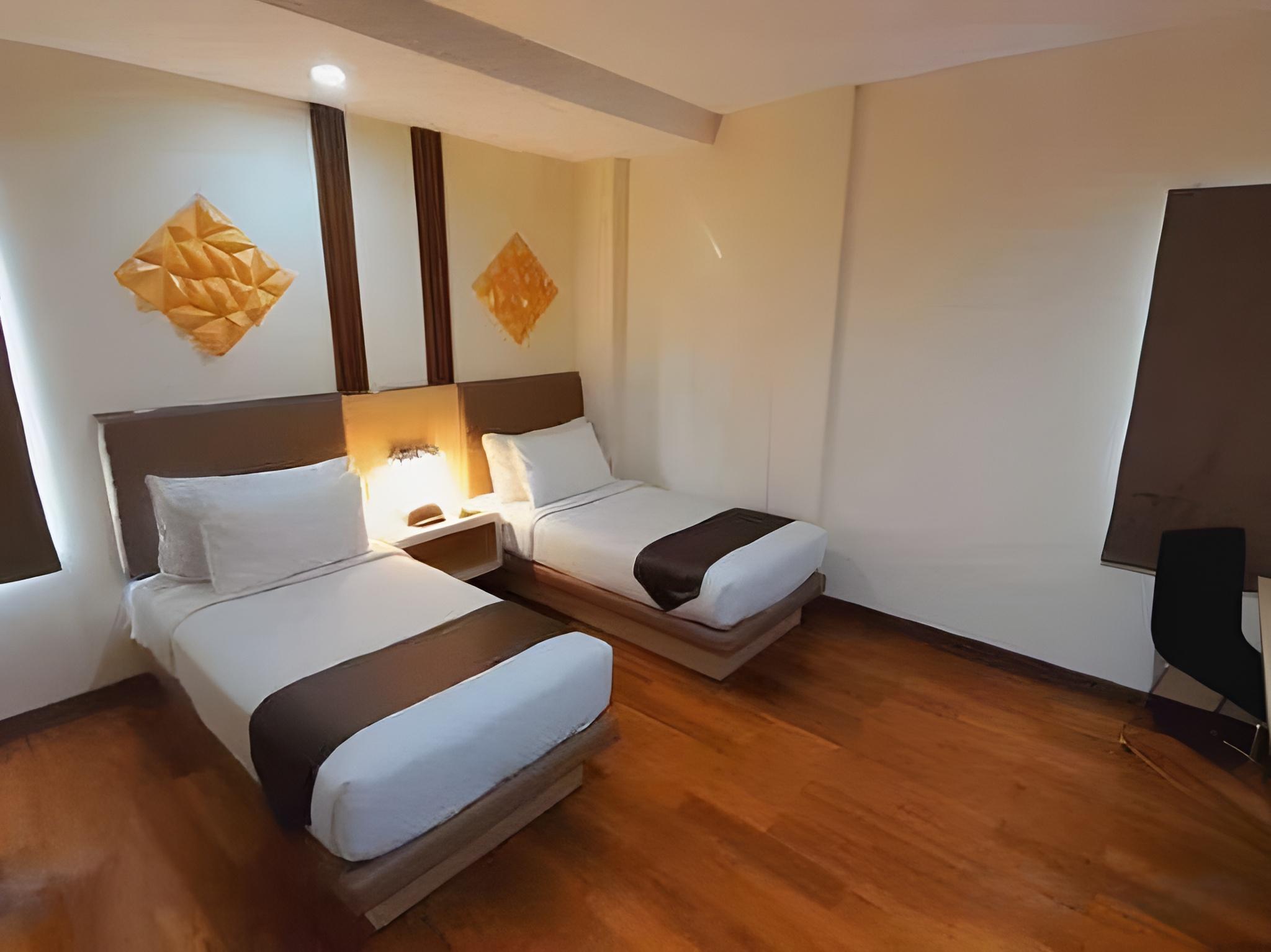 Deluxe, Twin Beds