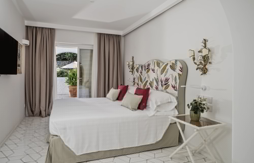 SUITE, 1 KING AND 1 SINGLE BEDS, GARDEN VIEW, PRIVATE POOL