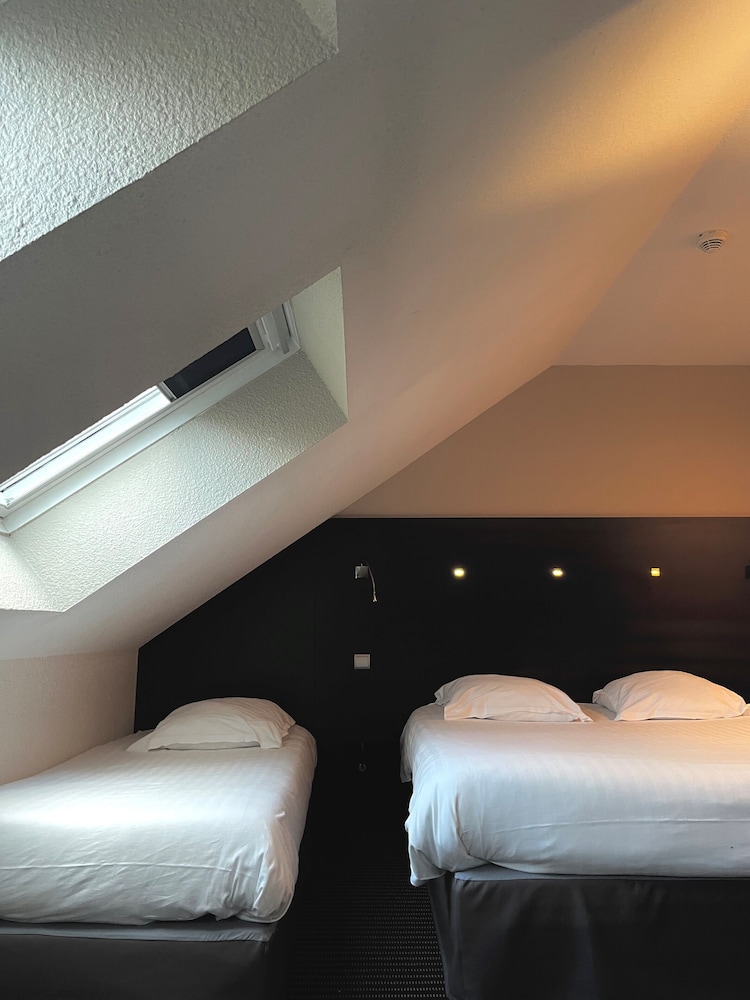 STANDARD, MULTIPLE BEDS, CITY VIEW