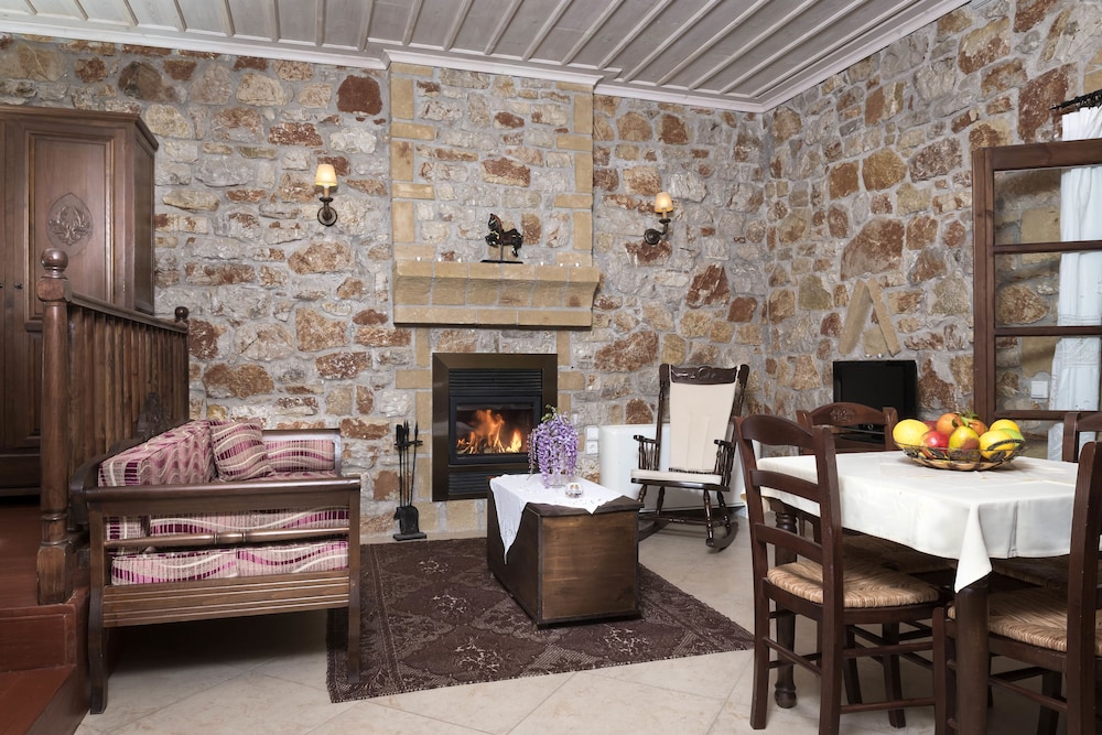 Klymeni Traditional Homes 23/50